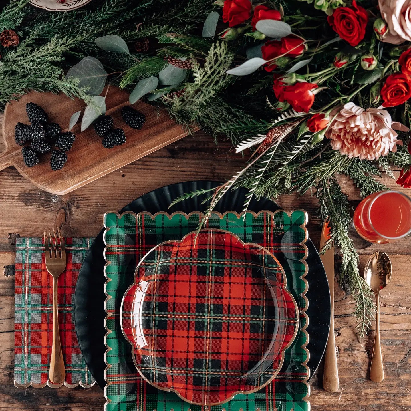 Green Christmas Plaid Square Scalloped Plate